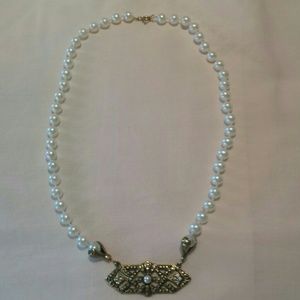 Vintage Pearl bead with Goldtone pendant necklace